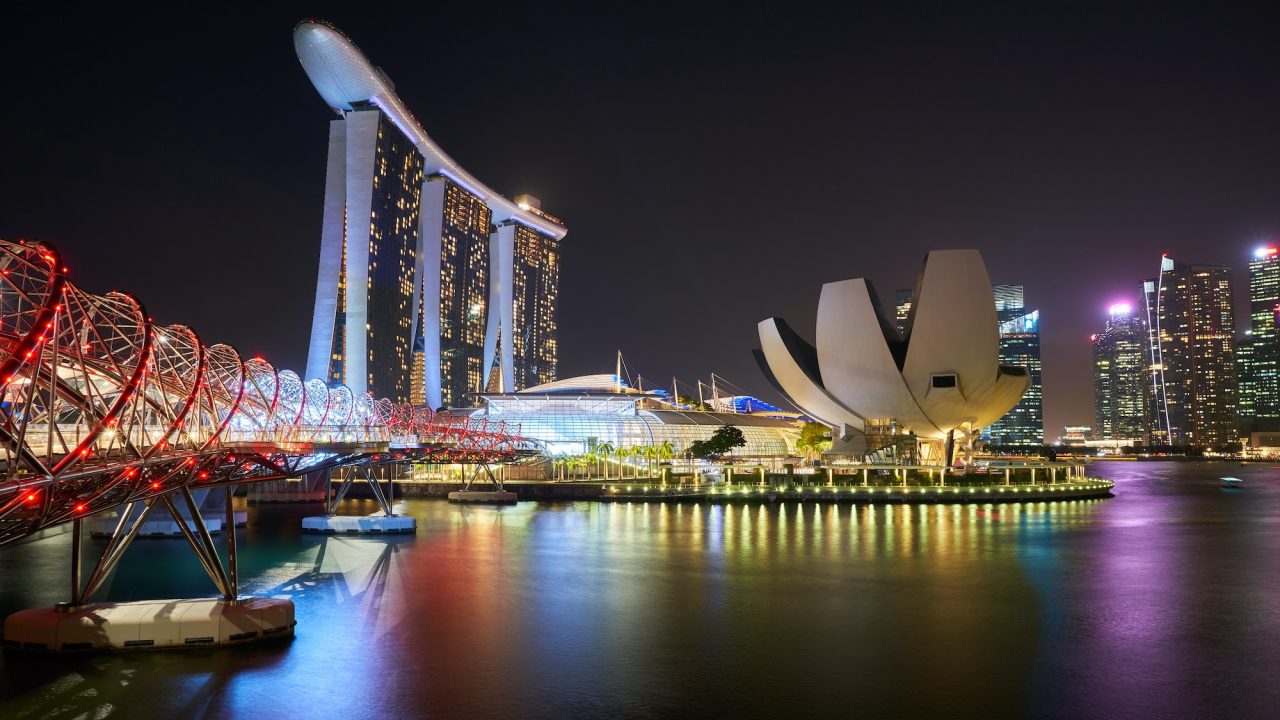 singapore-skyline-notte-grattacieli