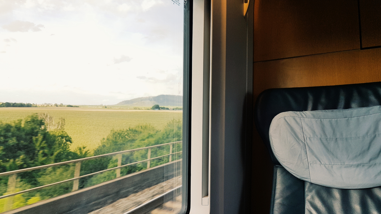 treno-poltrona-viaggio-canva